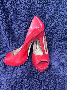 Vince Camuto Cherry Kiley Red patent peep-toe platform pumps women’s sz 9B